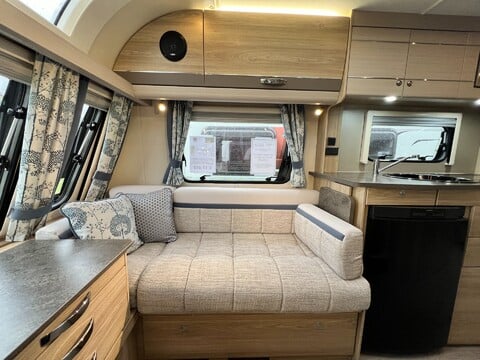 Elddis Avante Chatsworth 550 11