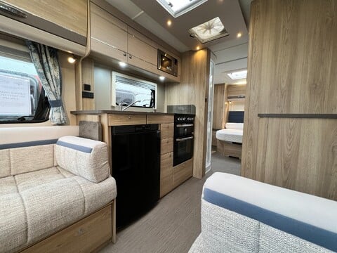 Elddis Avante Chatsworth 550 13