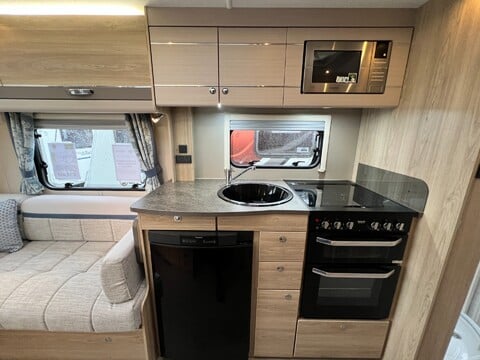 Elddis Avante Chatsworth 550 14