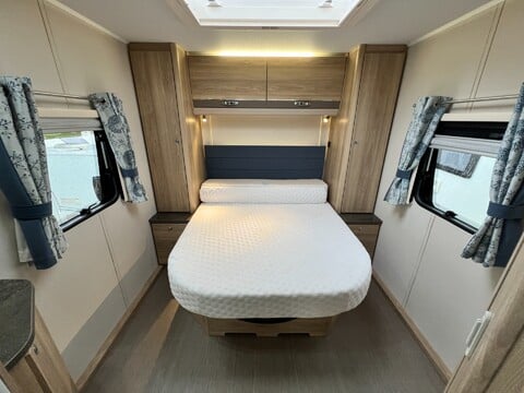 Elddis Avante Chatsworth 550 15