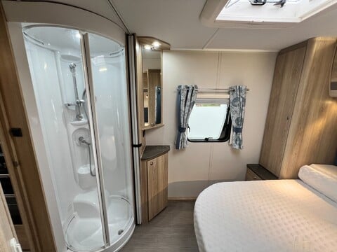 Elddis Avante Chatsworth 550 17