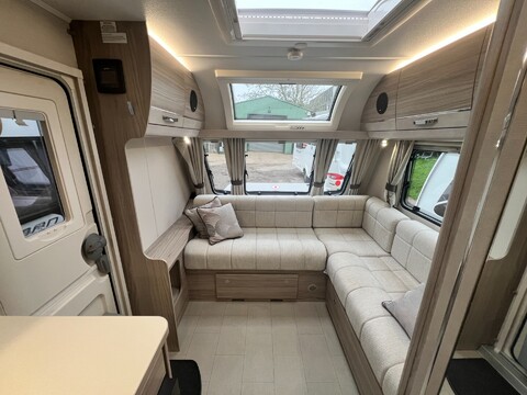 Elddis Avante 454  16