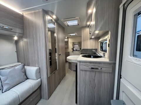 Elddis Avante 454  21