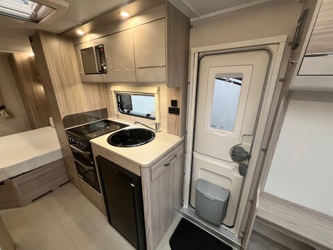 Elddis Avante 454  24