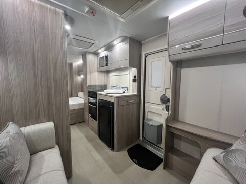 Elddis Avante 454  37