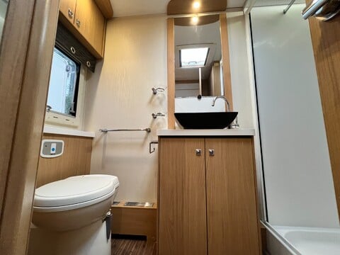 Elddis Crusader Tempest  25