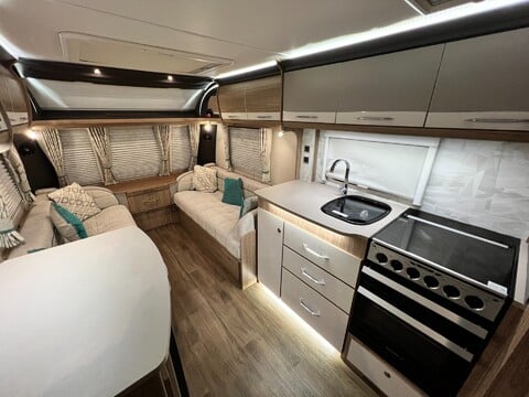 Coachman Chiltington VIP 460  33