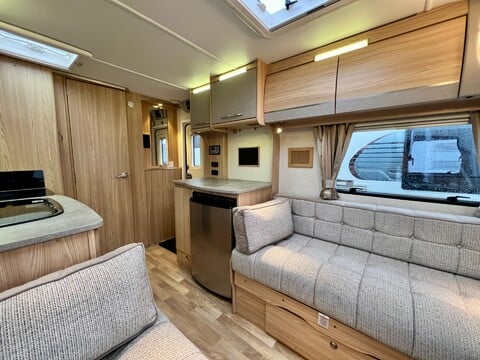 Coachman Amara 450 18