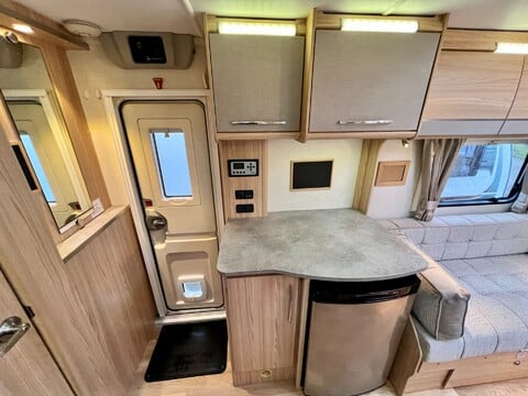 Coachman Amara 450 25