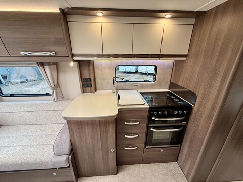 Buccaneer Commodore  23