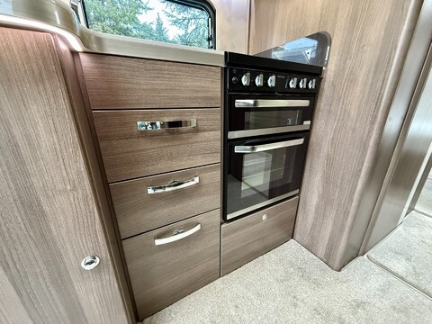 Buccaneer Commodore  25