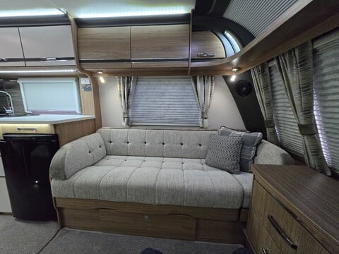 Coachman VIP 520 18