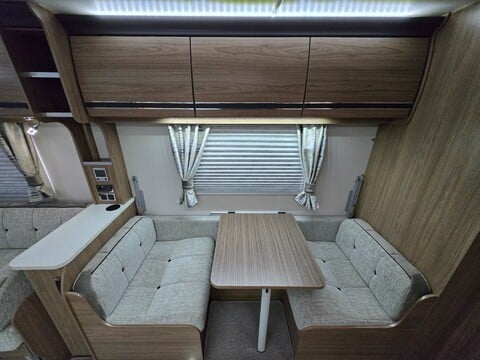 Coachman VIP 520 24