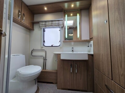 Coachman VIP 520 32