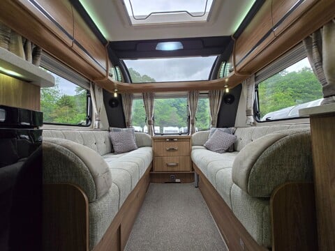 Coachman VIP 520 35