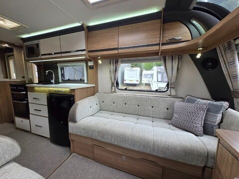 Coachman VIP 520 36