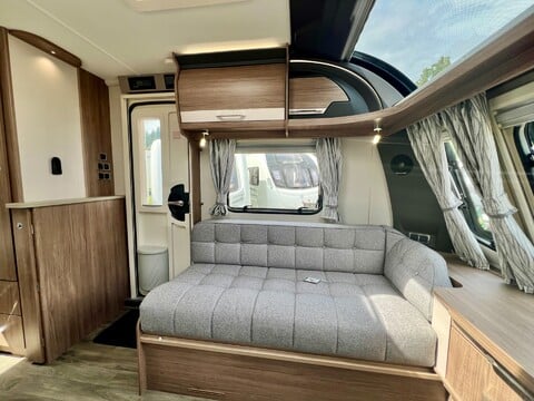 Coachman VIP 565  17
