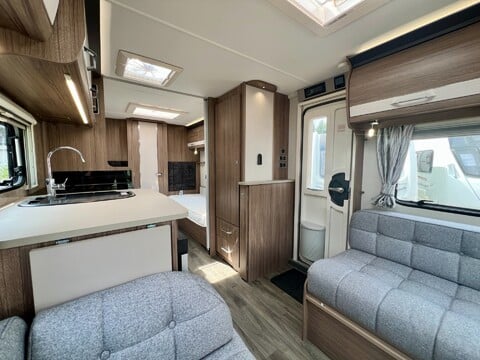 Coachman VIP 565  18