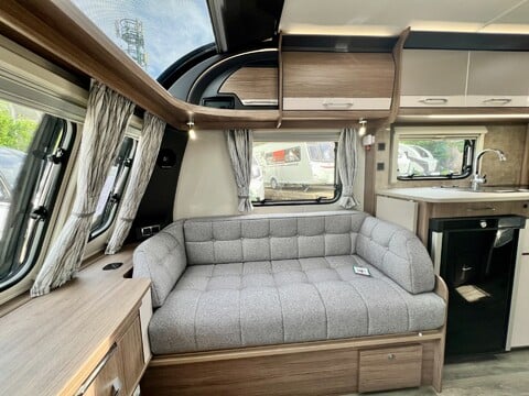 Coachman VIP 565  19