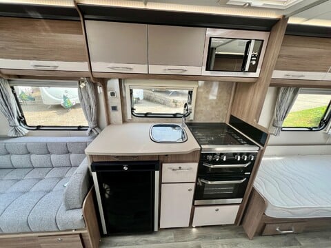 Coachman VIP 565  23
