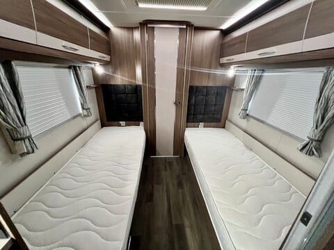Coachman VIP 565  37
