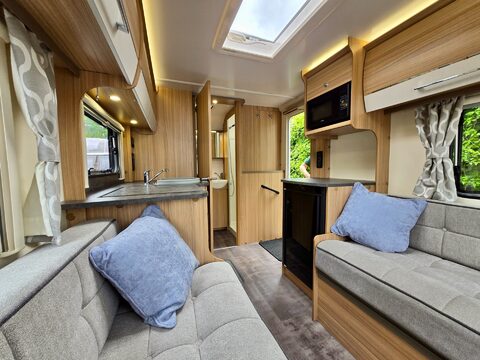 Bailey Phoenix 420  13