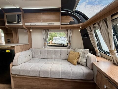 Coachman VIP 460  13