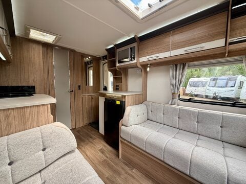 Coachman VIP 460  14