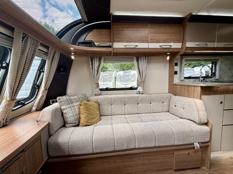 Coachman VIP 460  15