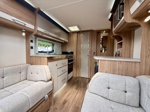 Coachman VIP 460  16