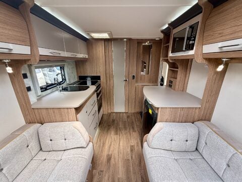 Coachman VIP 460  17