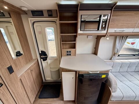 Coachman VIP 460  19