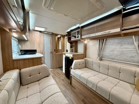Coachman VIP 460  23