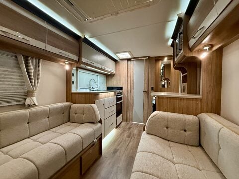 Coachman VIP 460  25