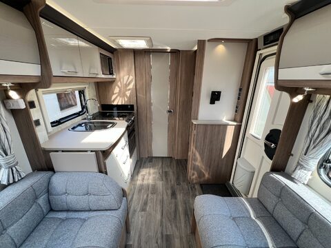 Coachman Laser 665  14
