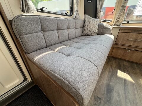 Coachman Laser 665  17