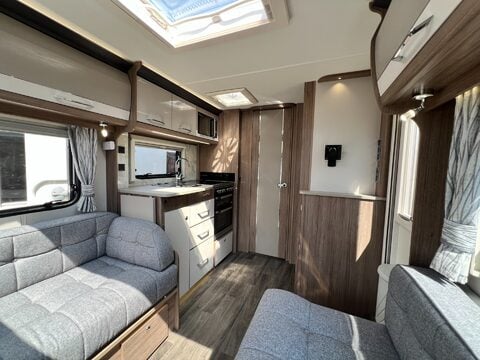 Coachman Laser 665  19