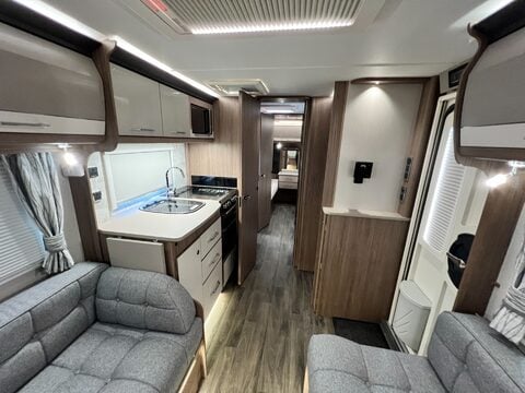 Coachman Laser 665  33