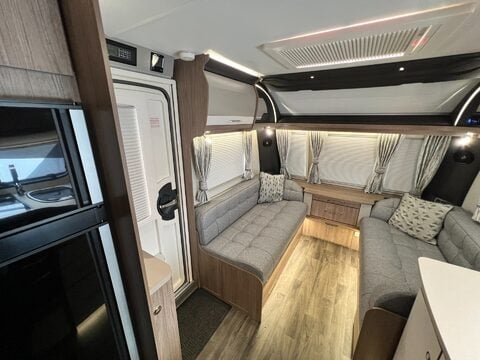 Coachman Laser 665  37