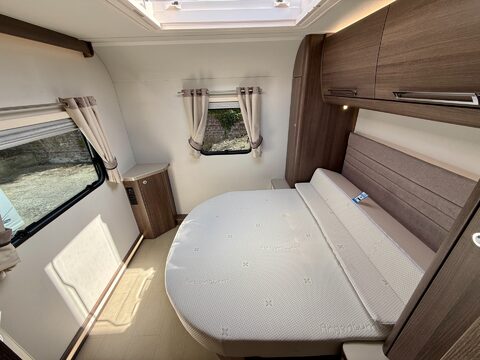Buccaneer Bermuda  27
