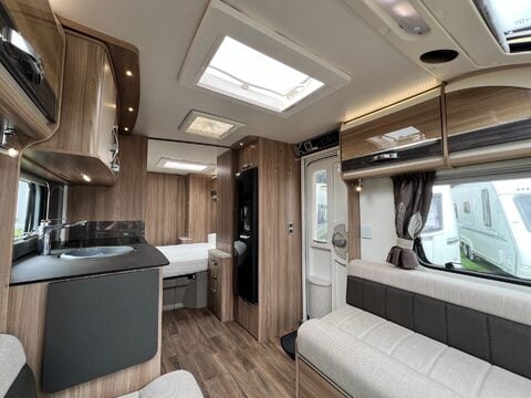 Swift Conqueror 580 17