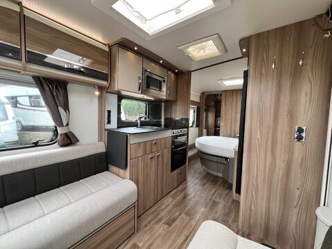 Swift Conqueror 580 18