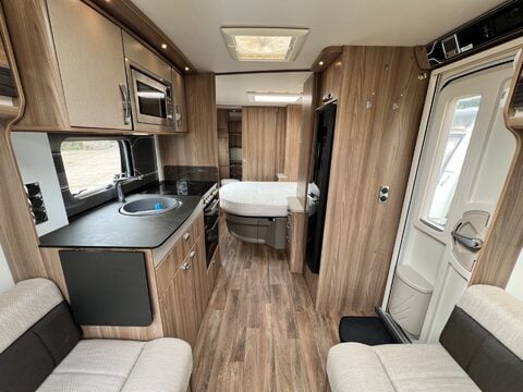Swift Conqueror 580 21