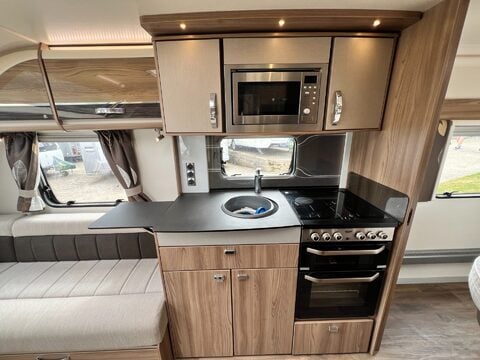 Swift Conqueror 580 22