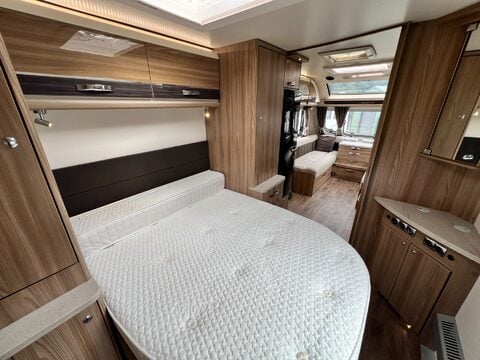 Swift Conqueror 580 26