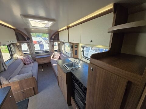 Bailey Phoenix 760  28