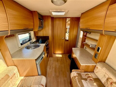 Swift Charisma 230 18