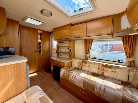 Swift Charisma 230 17