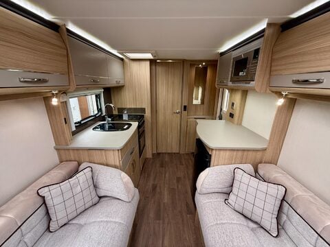 Coachman Pastiche 460 17