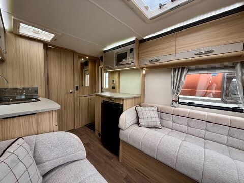 Coachman Pastiche 460 14